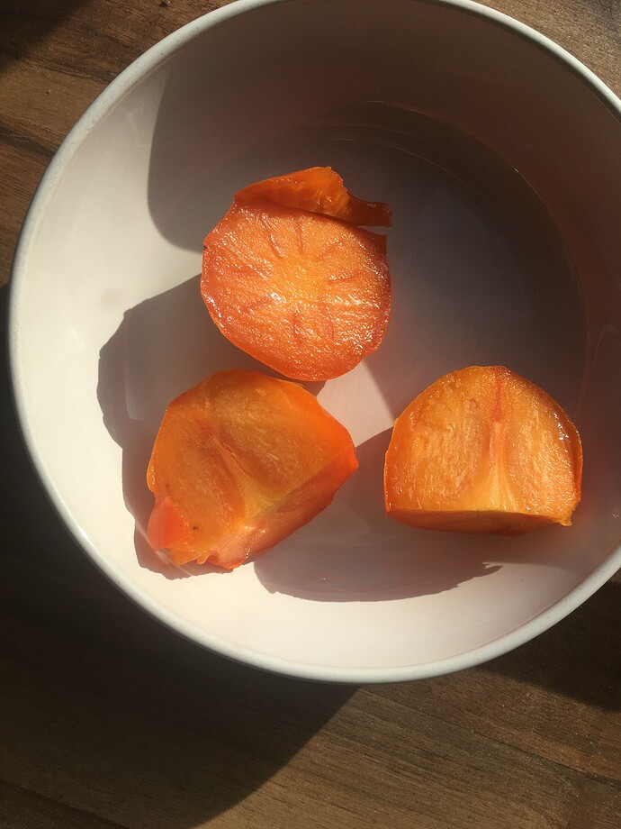 Tipo kaki after frozen tastes like average American persimmon with some astringency followed after 002