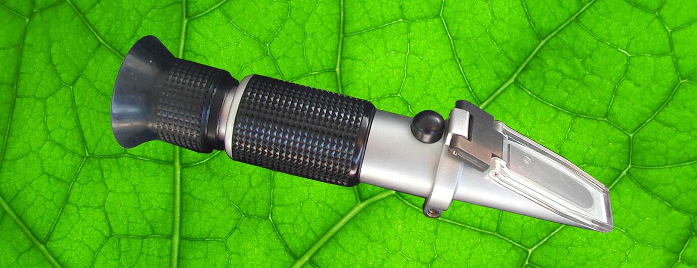 Using refractometer to determine effectiveness of foliar spray
